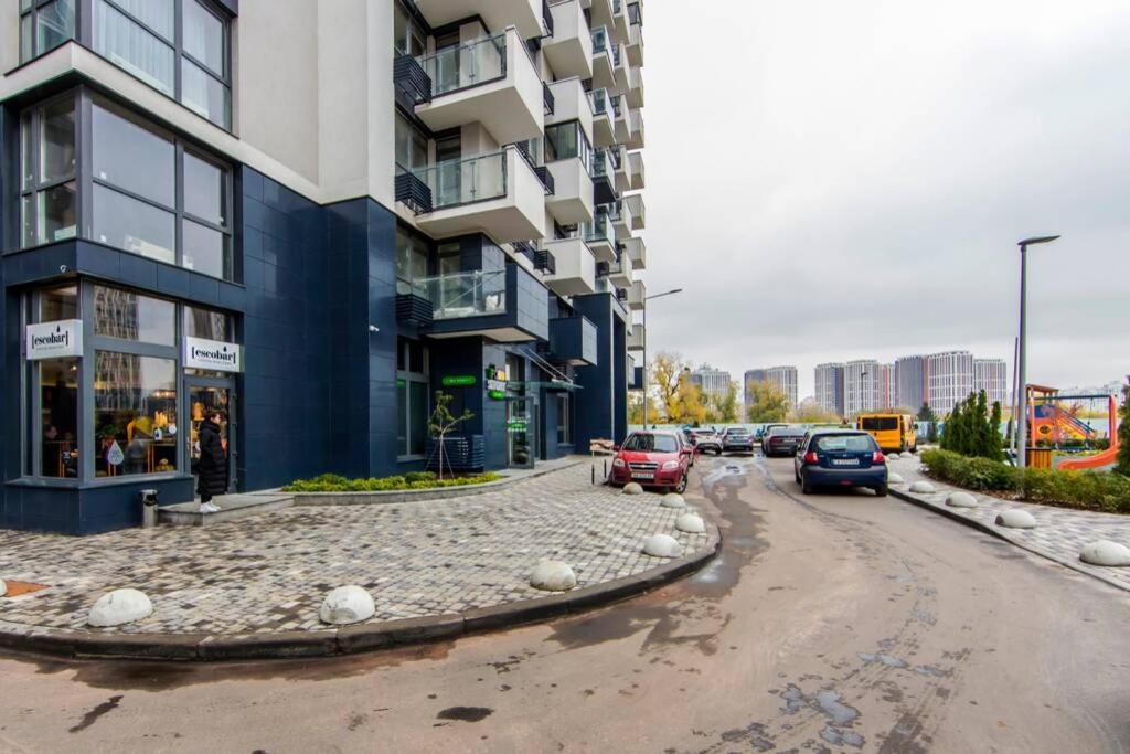 Новые Светлые Апартаменты Метро Славутич 키예프 외부 사진